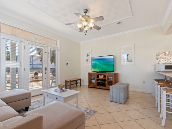 Luxurious 8 Bedroom Coastal Retreat in Destin - Perfect for Groups